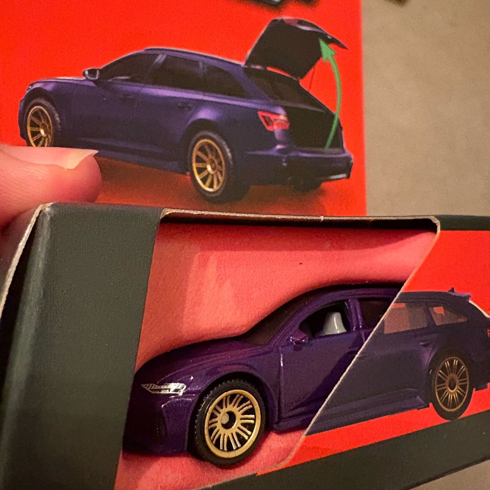 Matchbox Moving Parts 2023 Audi RS6 Avant - Picture 4 of 4